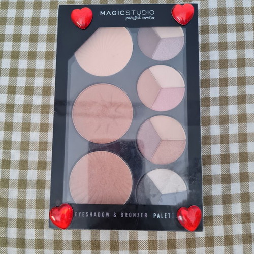 Magic Studio Eyeshadow and Bronzer Palette new
