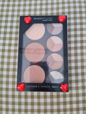 Magic Studio Eyeshadow and Bronzer Palette new
