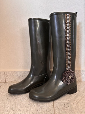 Women's tall rain boots size 38 like new with custom glam decoration