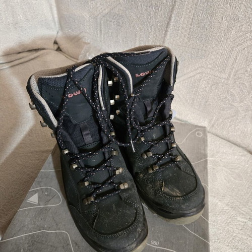 Lowa Renegade Evo GTX Mid Hiking Boots like new, size 42, unisex
