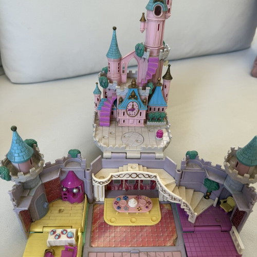 Cinderella Polly Pocket Disney playset with 7 figures, like new
