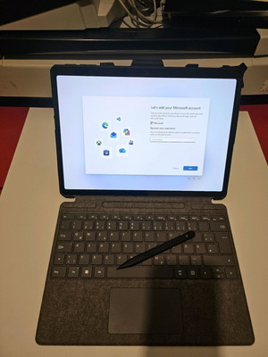 Surface Pro 11 16GB 512GB Snapdragon Elite used with case, keyboard and pen