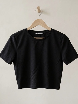 Zara black crop T-shirt size M like new