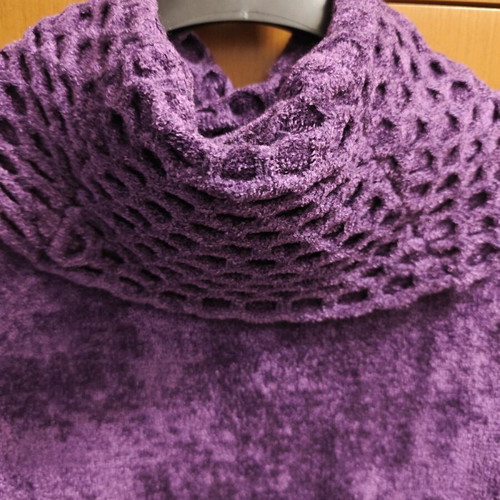 Woolen women's sweater purple like new, size Large