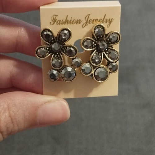 Vintage clip-on earrings with anthracite strass stones