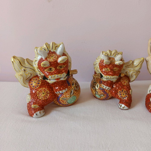 Chinese guardian lions (foo dogs) like new, porcelain set of 3
