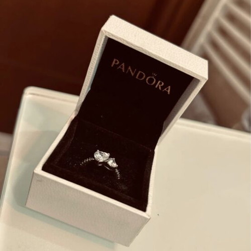 Pandora ring like new, white