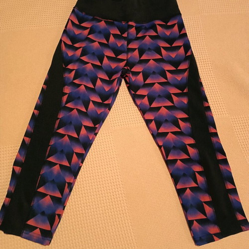 Colorful leggings like new, size S, elastic fabric, below knee length