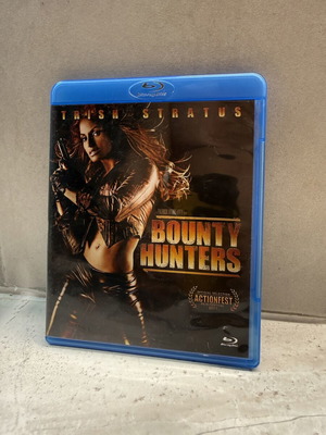 Trish Stratus Bounty Hunters Blu-ray like new, adventure
