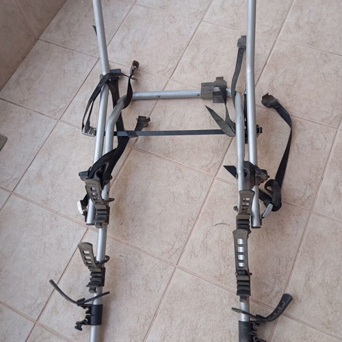 Bicycle rack for three bikes like new, for roof rack