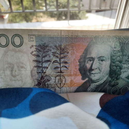 Sweden collectible banknotes - 5, 10 & 100 kronor