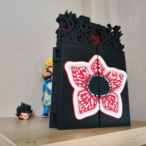Stranger Things Kinder Joy 3D box like new