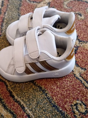Adidas shoes for girls and boys size 21 like new