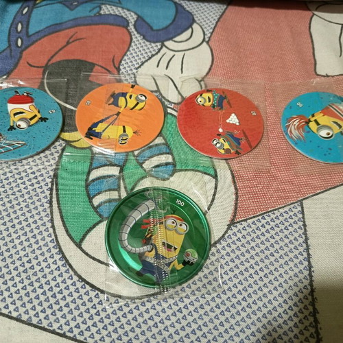 Chipicao Minions caps used, set of 45 pieces