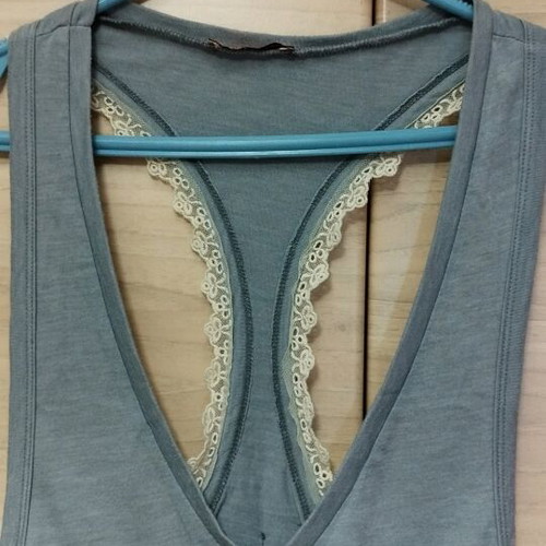 Regalinas blouse used with lace and bow in gray