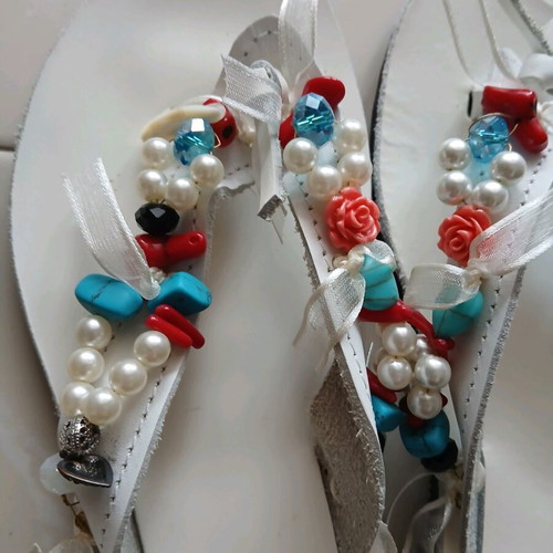 Women's leather sandals like new, white with multicolor decoration