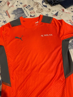Milan training shirt authentic, like new, small