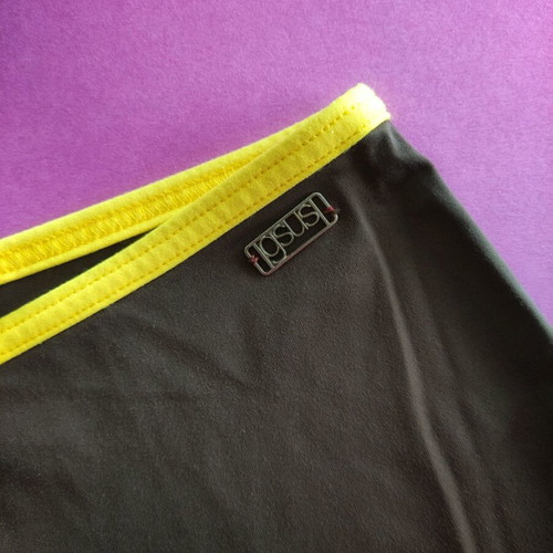 Vintage Y2K Gsus skirt with graphic print and yellow detail like new