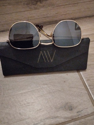 AV Sunglasses women's sunglasses like new, gold