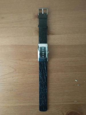 Ρολόι χειρός King Quartz μεταχειρισμένο με μαύρο καντράν και rectangular σχεδιασμό