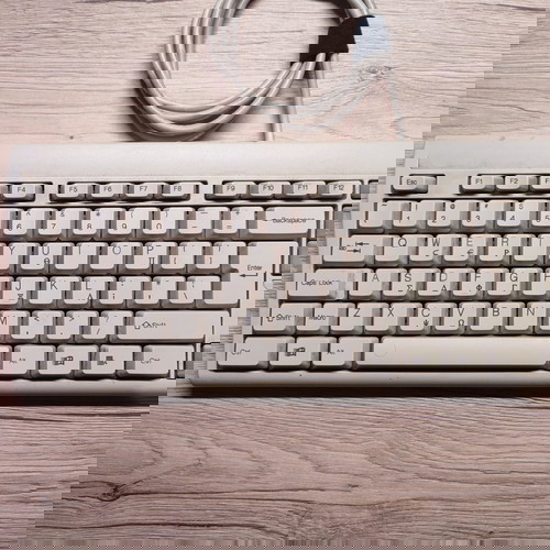Vintage - Retro λευκό πληκτρολόγιο για Windows