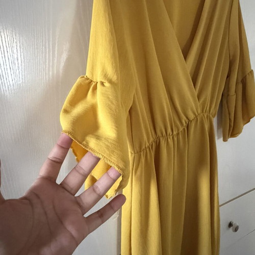 Dress mustard one size like new, airy summer