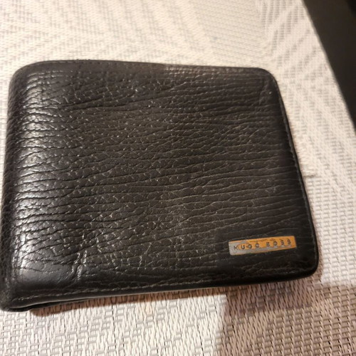Ανδρικό δερμάτινο πορτοφόλι Hugo Boss μεταχειρισμένο, μαύρο