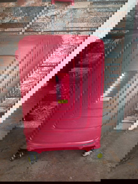 American Tourister μεγάλη βαλίτσα του 2015