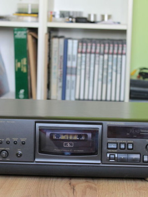 Technics RS-AZ6 cassette deck like new, mono sound