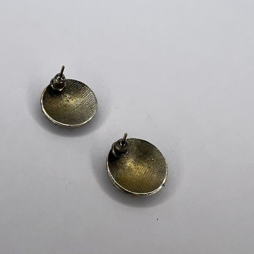 Earrings used with embossed designs gold-colored