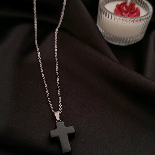 Unisex steel chain with black onyx cross – protection and style