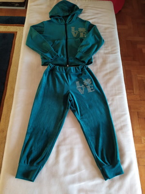 Velour tracksuit set for girls age 6-7, green