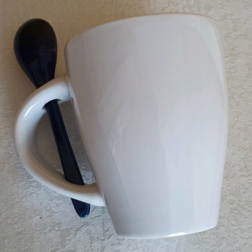 Mug with integrated spoon like new