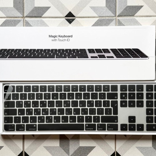 Magic Keyboard with Touch ID and Numeric Keypad for Mac, like new