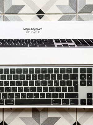 Apple Magic Keyboard με Touch ID και αριθμητικό πληκτρολόγιο σαν καινούργιο, ελληνικό