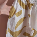 Cotton pants with elastic waist and pockets