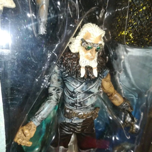 Mezco Captain Nemo 20,000 Leagues Under The Sea 5' figure new