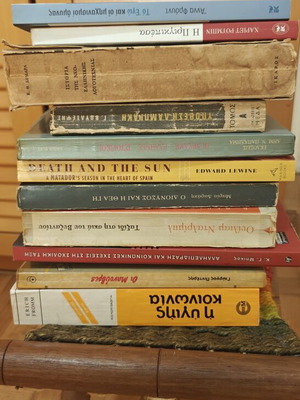 Collection of 13 books on history, psychology, sociology & literature