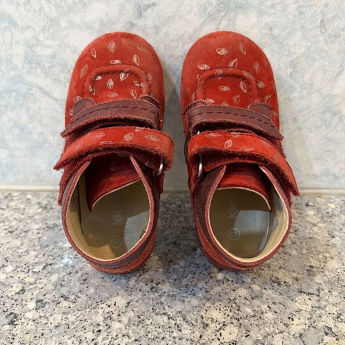 Kickers girls' leather prewalker boots size 25 used, burgundy with gold details