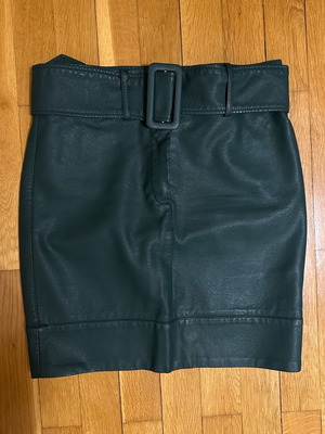 Lynne mini skirt leatherette like new, cypress color