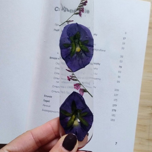 Floral bookmark handmade with pansy flowers and limoneum chino