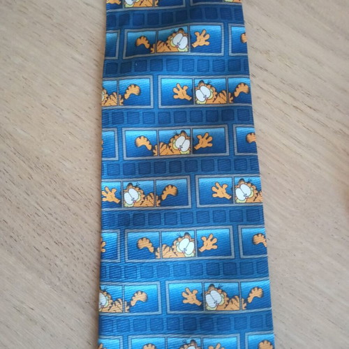 GARFIELD TIE****WAREHOUSE CLEARANCE***WHOEVER GETS THERE FIRST!