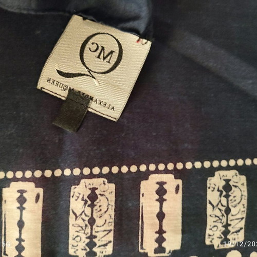 Alexander McQueen scarf with razor blade print, like new, blue cotton