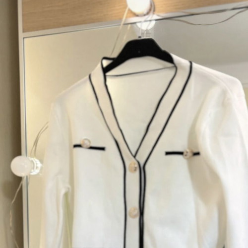 Cropped white cardigan with black details and gold buttons, new size M