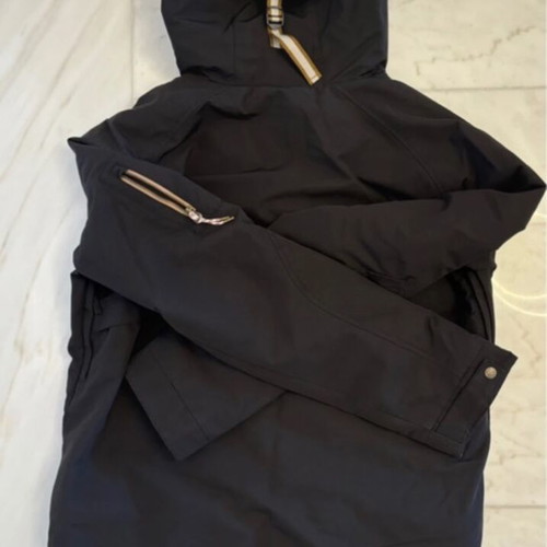 Picture jacket XL like new, black with removable fur hood