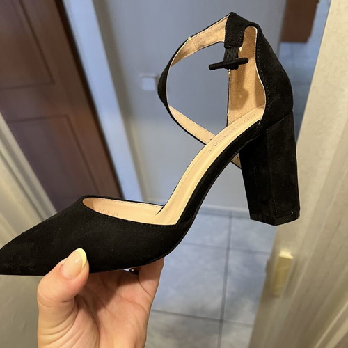 Pumps black size 39, like new, with thick heel