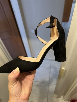 Pumps black size 39, like new, with thick heel