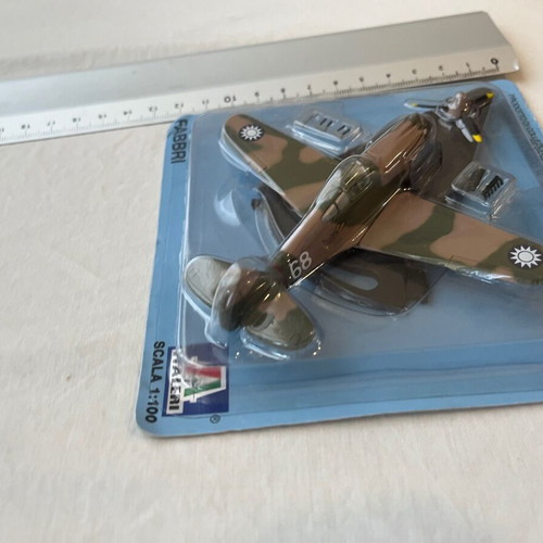 Curtiss P-40B Tomahawk airplane model new, scale 1/100
