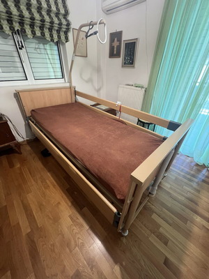 Ηλεκτρικό νοσοκομειακό κρεβάτι σετ σαν καινούργιο με αεροστρώμα και αναρτήρα
