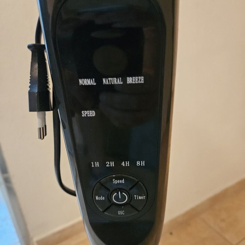 Morris extendable floor fan like new with remote control